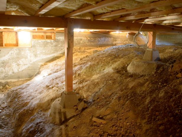Dry crawl space with no  mold